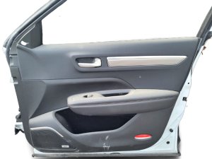 Tapicería de la puerta delantera derecha Renault Koleos 2 809001296R