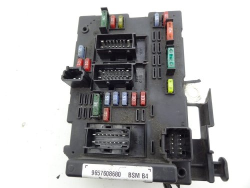 Módulo de fusibles BSM B4 9657608680 Peugeot 206