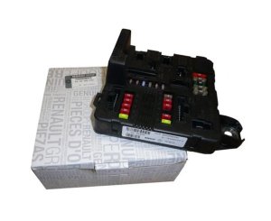 Caja de fusibles Scenic 2 Megane II 8200306033