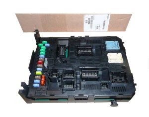 Caja de fusibles 3008, 5008 Original 657064