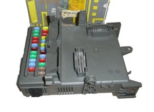 Caja de fusibles 8200449594 Renault Laguna II Original