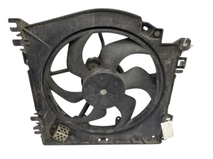 Ventilador del radiador 1.5 DCI  8200748439 Renault Clio 3