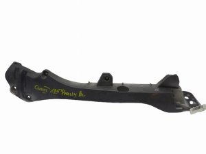 Soporte del guardabarros delantero derecho 8200314931 Renault Clio III Kombi