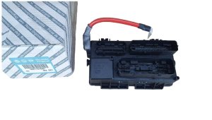 Caja de fusibles 51737885 Fiat Grande Punto 1.3D MULTIJET DS/TBZ Original Nuevo